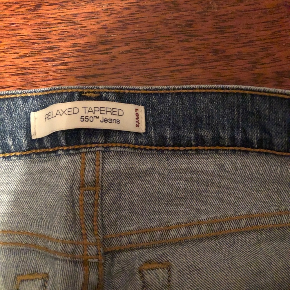 Cropped Distressed Levi’s - Picture 7 of 7